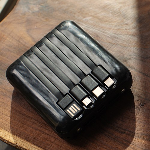 BATTERIE DE SECOURS AVEC 4 CABLES - 10 000 MAH NOIRE