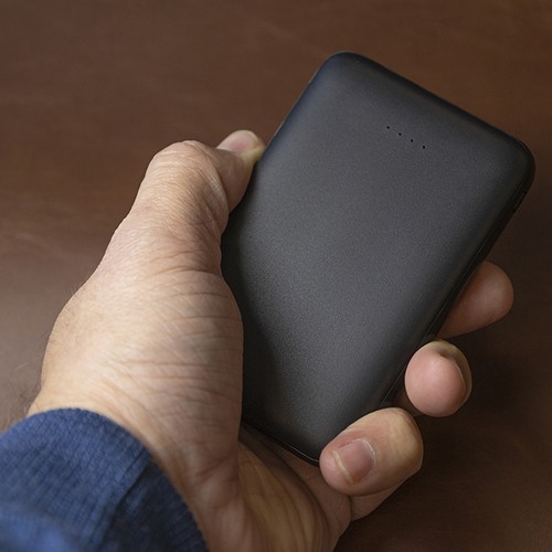 KAITO - BATTERIE DE SECOURS ULTRA COMPACTE - 5000 MAH NOIRE