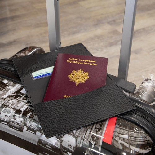 PORTE-PASSEPORT / CARTE GRISE / ASSURANCE  EN SIMILI-CUIR NOIR GRAINE