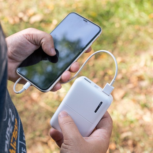 BATTERIE DE SECOURS EN PLASTIQUE RECYCLÉ ULTRA COMPACTE - 10 000 MAH - NOIRE - 3