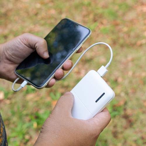 BATTERIE DE SECOURS EN PLASTIQUE RECYCLÉ ULTRA COMPACTE - 5000 MAH - BLANC - 2