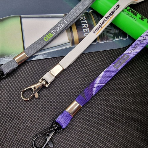 Tour de cou tubulaire sublimation “Shoelace” – Fabricant UE | OEM / Private Label | Fournisseur Wholesale thumbnail 4
