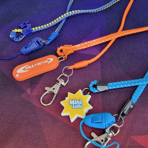 Tour de cou Zipper avec logo caoutchouc – Design coulissant PVC | Fabricant UE | OEM / Private Label thumbnail 4
