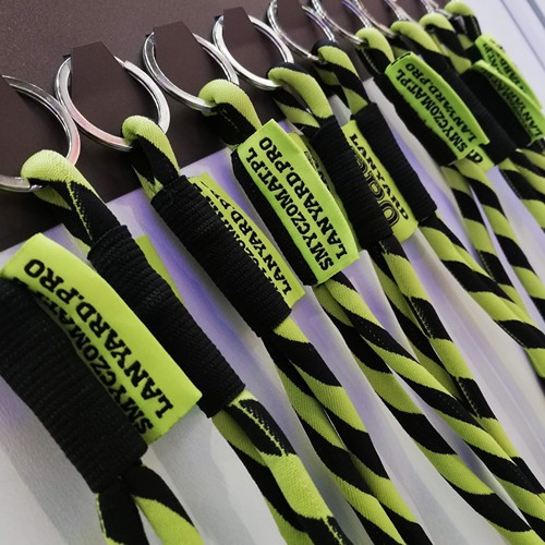 Tour de cou tissé long Zebra – Fabricant UE | OEM & Private Label