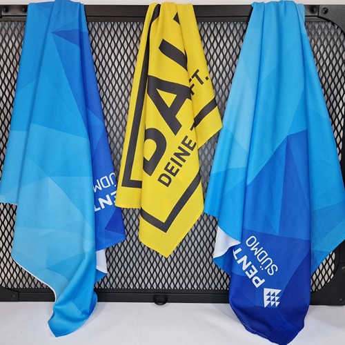 Serviette Rafraîchissante en Microfibre 140g – Fabricant UE (Pologne) – OEM & Private Label