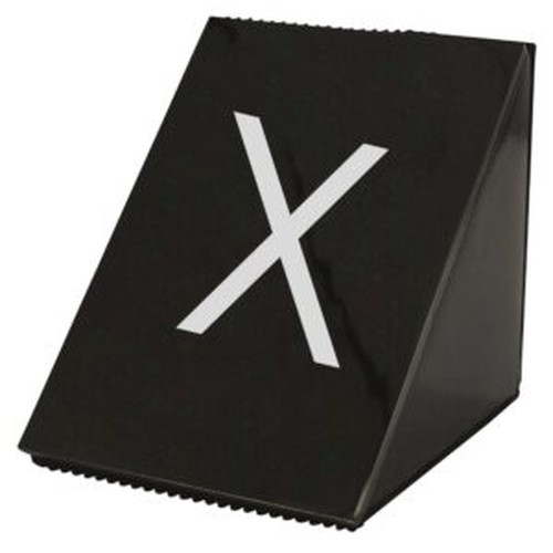 Cale-porte, acier découpé sur mesure plaque zamac gravé + émail, silicone de protection.