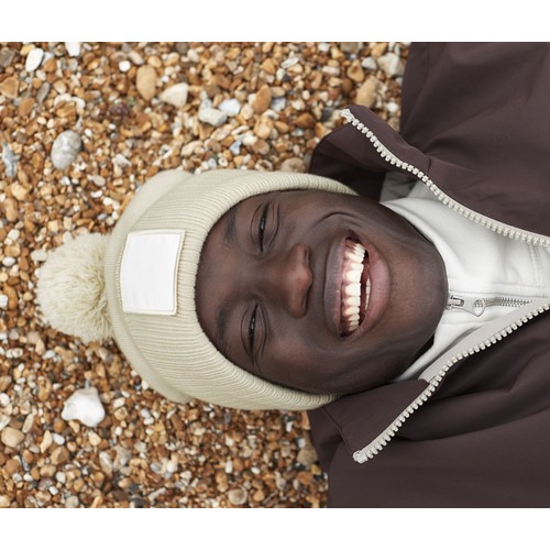 Bonnet avec pompon et patch