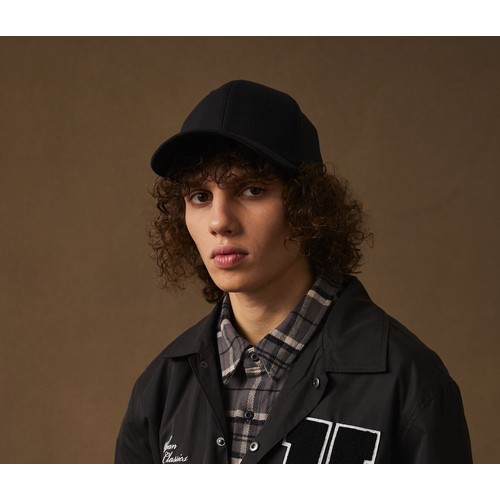 Casquette ajustée à visière préformée