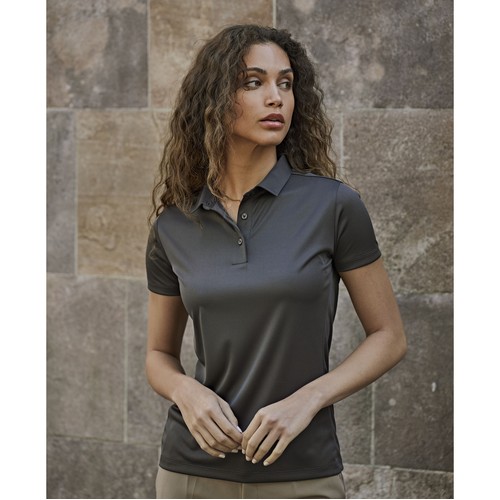 polo-de-sport-femme-publicitaire-821830-127