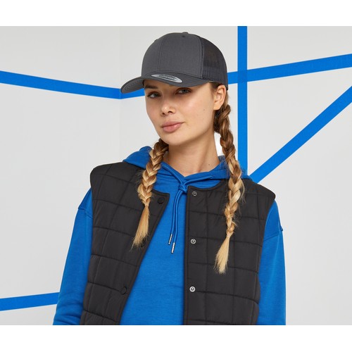 Casquette visière incurvée style trucker