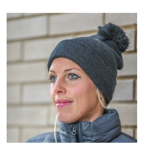 Bonnet avec pompon