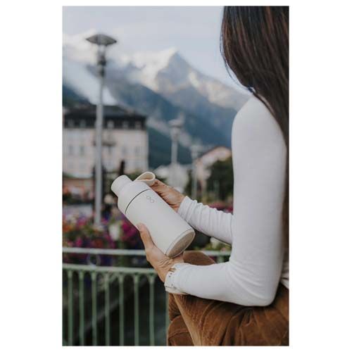 Botella de agua con aislamiento al vacío de 750 ml 