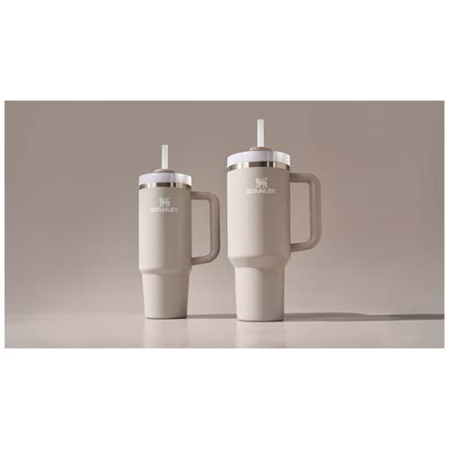 gray Vaso con aislamiento de acero inoxidable reciclado Stanley Quencher® H2.0 FlowState™ 890 ml