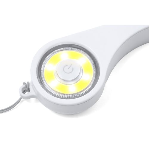 white Silbato Pincher