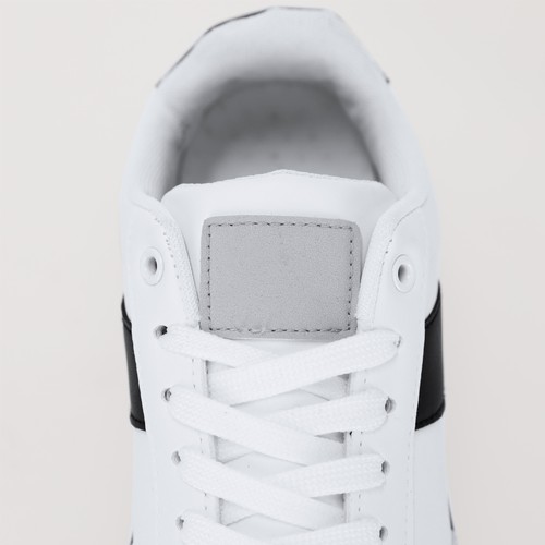 white Zapatilla Kodama