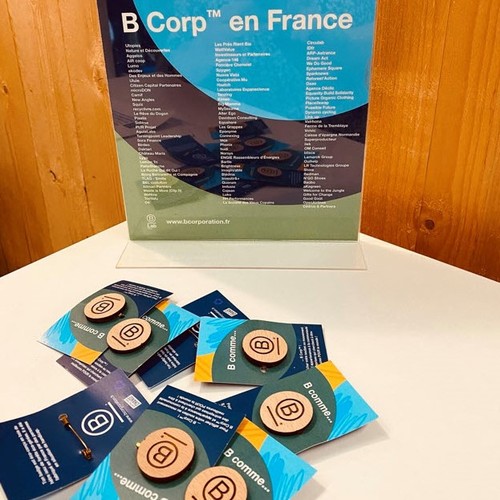 Badge Tourond broche taille M gravé avec carte thumbnail 4