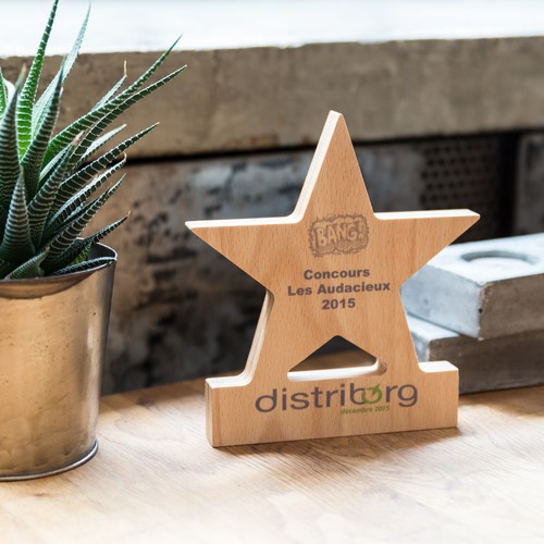 Trophée en bois étoile imprimé thumbnail 4