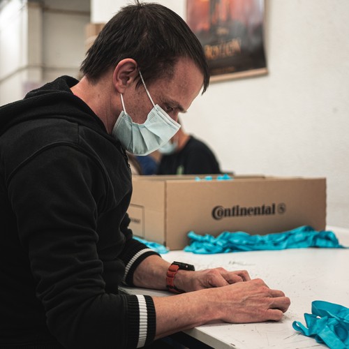 Médaille en bois gravée avec carte thumbnail 7