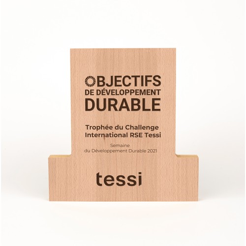Trophée en bois carré gravé