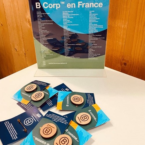 Badge Tourond aimant taille M gravé avec carte thumbnail 4