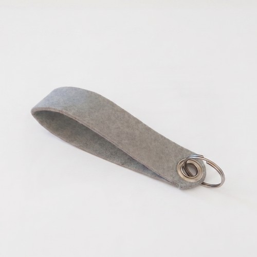 Porte clé en feutrine végétale made in France type lanière 70x30mm sans personnalisation sans étiquette