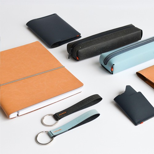 Recycled Leather Cardholder porte-cartes thumbnail 6