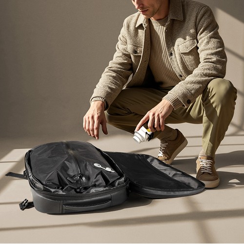 black MOCHILA FLIGHT