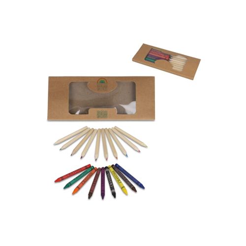 Crayons de couleur et crayons gras dans une boîte kraft