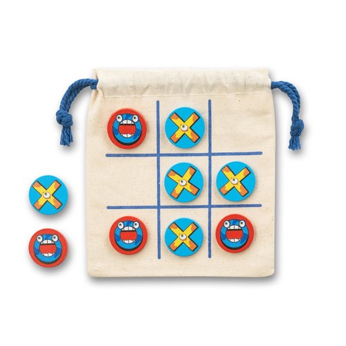 CROSSES. Clásico juego del tres en raya compuesto por 10 piezas de madera contrachapada