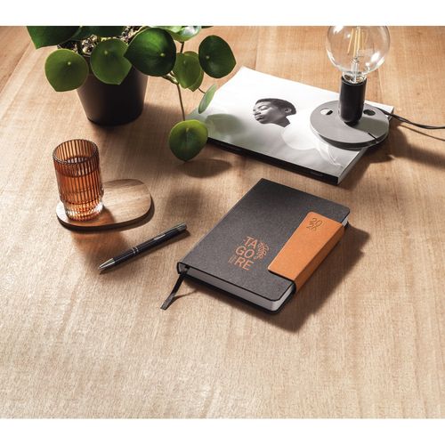 black TAGORE A5. Agenda A5 en piel (58% reciclada)