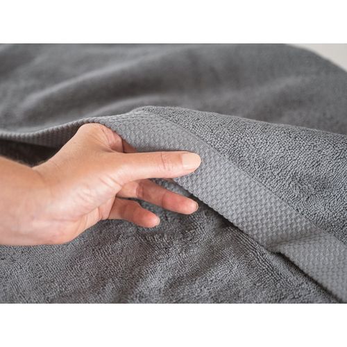 gray BARDEM L. Toalla de baño (500 g/m²) de algodón (82%) y algodón reciclado (18%)