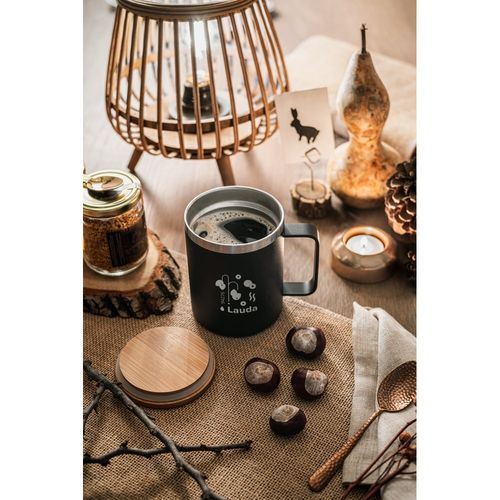 white LAUDA. Taza de acero inoxidable 90% reciclado con tapa de bambú 420 mL