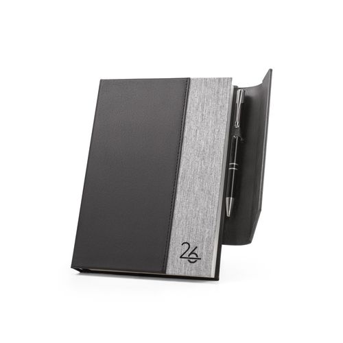 gris claro AUSTEN A5. Agenda A5 en PU (58% reciclado) y poliéster reciclado (100% rPET) 300D