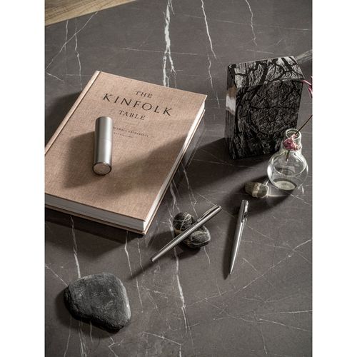 plateado satinado ELLA. Set de bolígrafo y roller con cuerpo de acero inoxidable (53% rSS) con clip