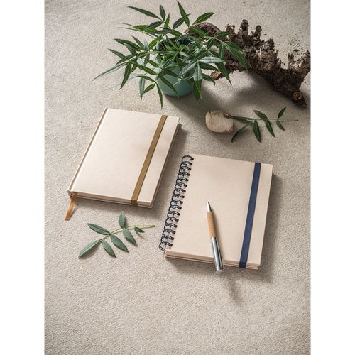 blue PROUST. Libreta A5 de anillas, tapa dura, fabricada en papel de caña de azúcar (80% caña de azúcar), con páginas lisas