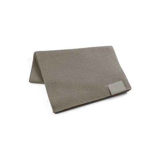 gris claro SERENITY. Bufanda de poliéster reciclado (100% rPET) con detalle cosido para personalizar