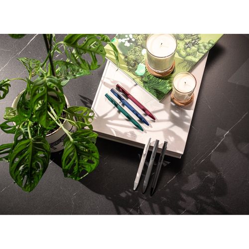 CLINT. Bolígrafo de aluminio reciclado (100% rAL) con acabado de goma