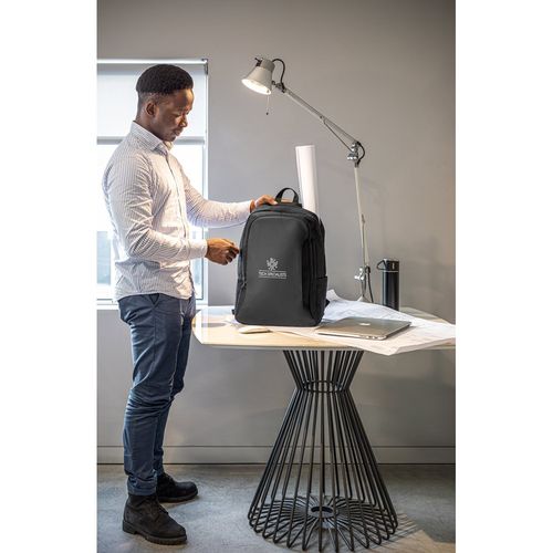 DRAMMEN. Mochila para portátil en poliéster reciclado de alta densidad 600D
