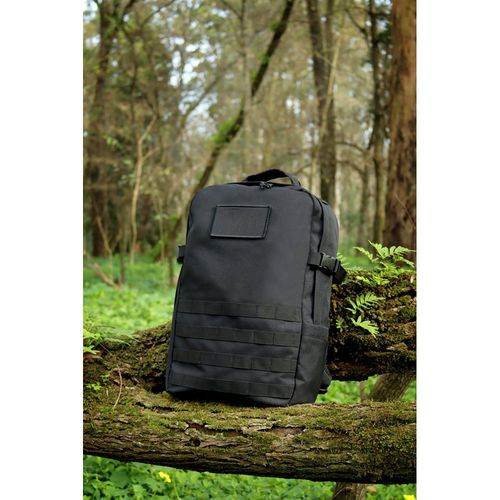 black EDINBURGH BPACK. Mochila de estilo militar en poliéster reciclado 600D, alta densidad y forro en poliéster reciclado 210D 17'3’