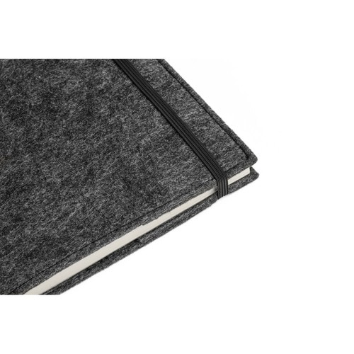 gris oscuro BALDWIN. Bloc de notas A5 con cubierta de fieltro reciclado (100% rPET) y páginas rayadas en papel 100% reciclado