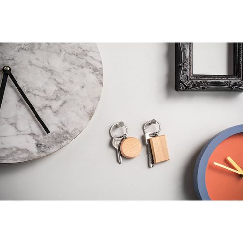 STEWIE ROUND. Porte-clés rond en bois de hêtre - 4