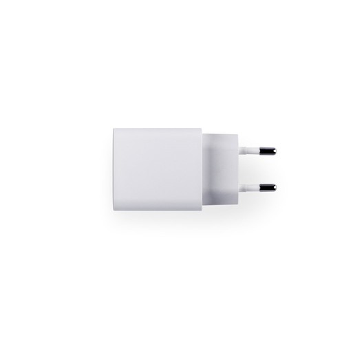 white WEGENER. Adaptador de corriente con puerto USB-A de 18 W y USB-C de 20 W en ABS reciclado (100% rABS)