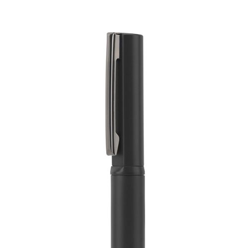 black ELSIE. Elegante bolígrafo de metal (60% reciclado)