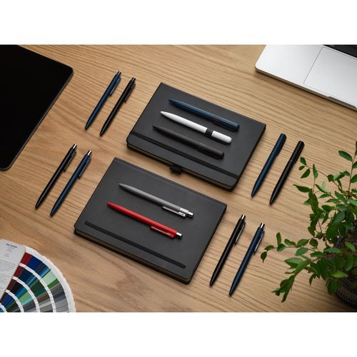 blue KYLIE SET. Set compuesto por un bolígrafo y un bolígrafo sin tinta, ambos fabricados en aluminio (94% reciclado)
