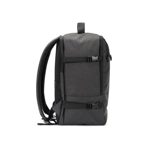 gris oscuro CIES. Mochila que cumple con las medidas exigidas por las compañías aéreas, fabricada en poliéster reciclado 600D de alta densidad