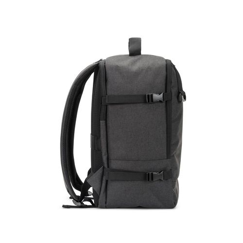 gris oscuro CIES. Mochila hecha para que cumpla con las medidas que piden las aerolíneas, fabricada con poliéster reciclado de alta resistencia