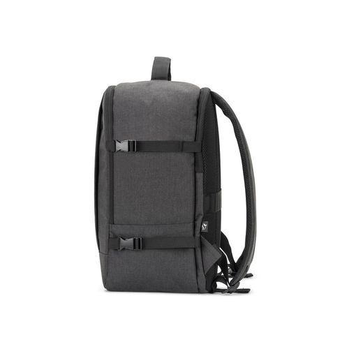 gris oscuro CIES. Mochila hecha para que cumpla con las medidas que piden las aerolíneas, fabricada con poliéster reciclado de alta resistencia