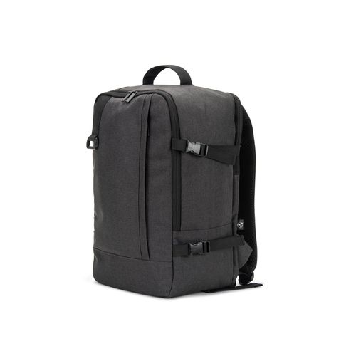 gris oscuro CIES. Mochila hecha para que cumpla con las medidas que piden las aerolíneas, fabricada con poliéster reciclado de alta resistencia