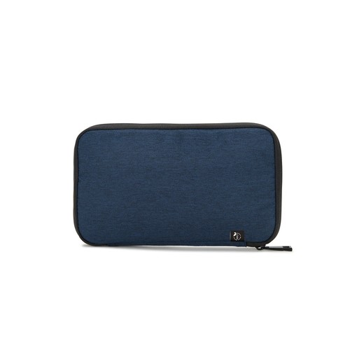 blue Newcastle BAG. Bolsa organizadora de poliéster reciclado 600D de alta densidad con un espacioso compartimento principal para accesorios tecnológicos