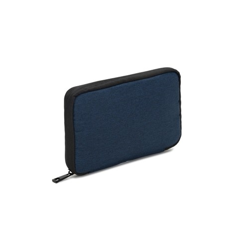 blue Newcastle BAG. Bolsa organizadora de poliéster reciclado 600D de alta densidad con un espacioso compartimento principal para accesorios tecnológicos